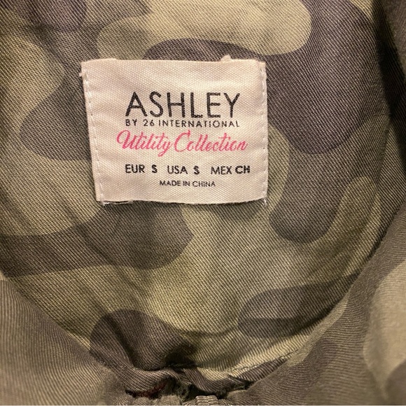 Ashley by 26 International Floral Embroidered Camo Jacket size small - Picture 6 of 12